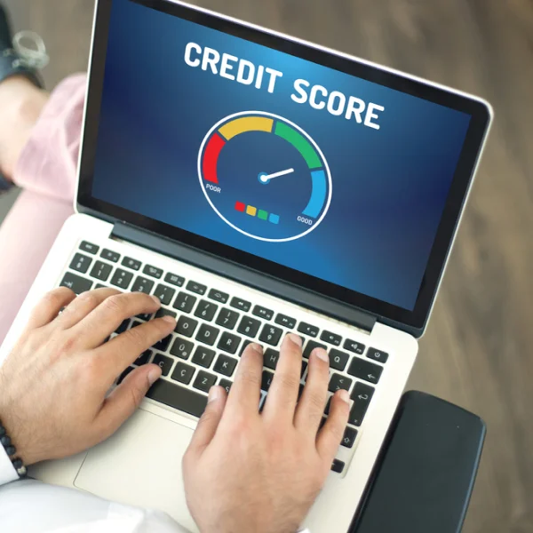 Laptop displaying a credit score, suggesting the possibility of obtaining a loan without refusal.

